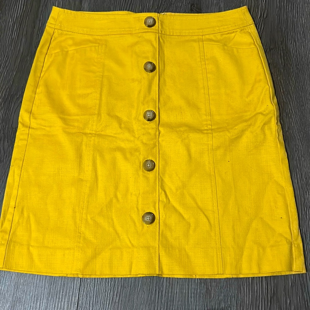 Loft  brand yellow skirt.    Size petite-medium